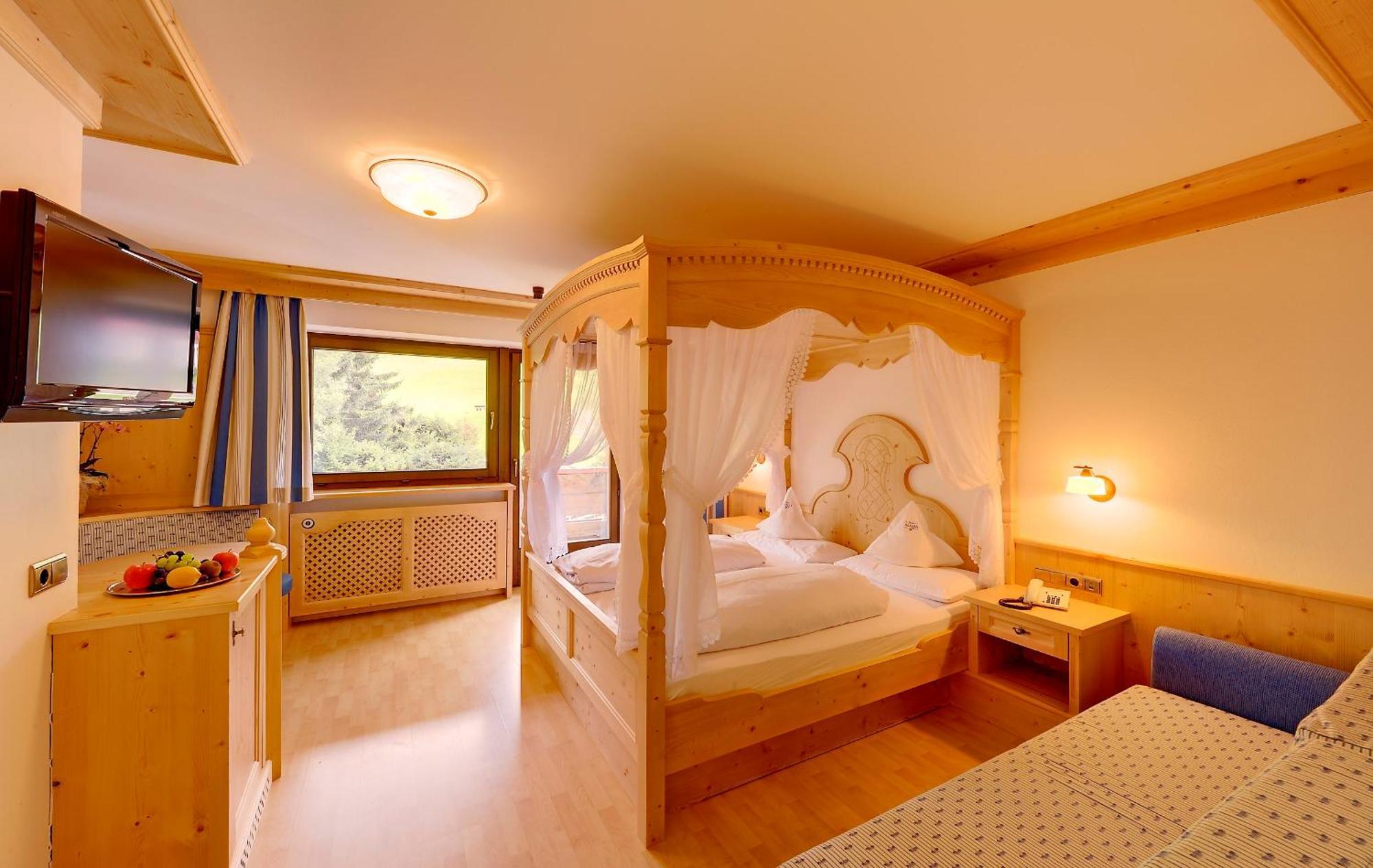 Hotel Alaska Selva di Val Gardena Bilik gambar